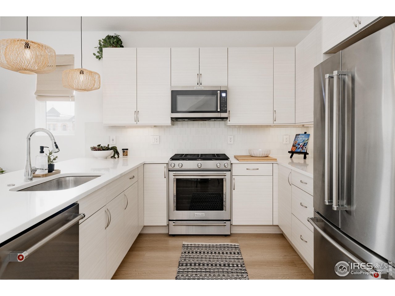 741 24th Street Denver, CO 80205 - Photo 11 of 44 Stainless appliances