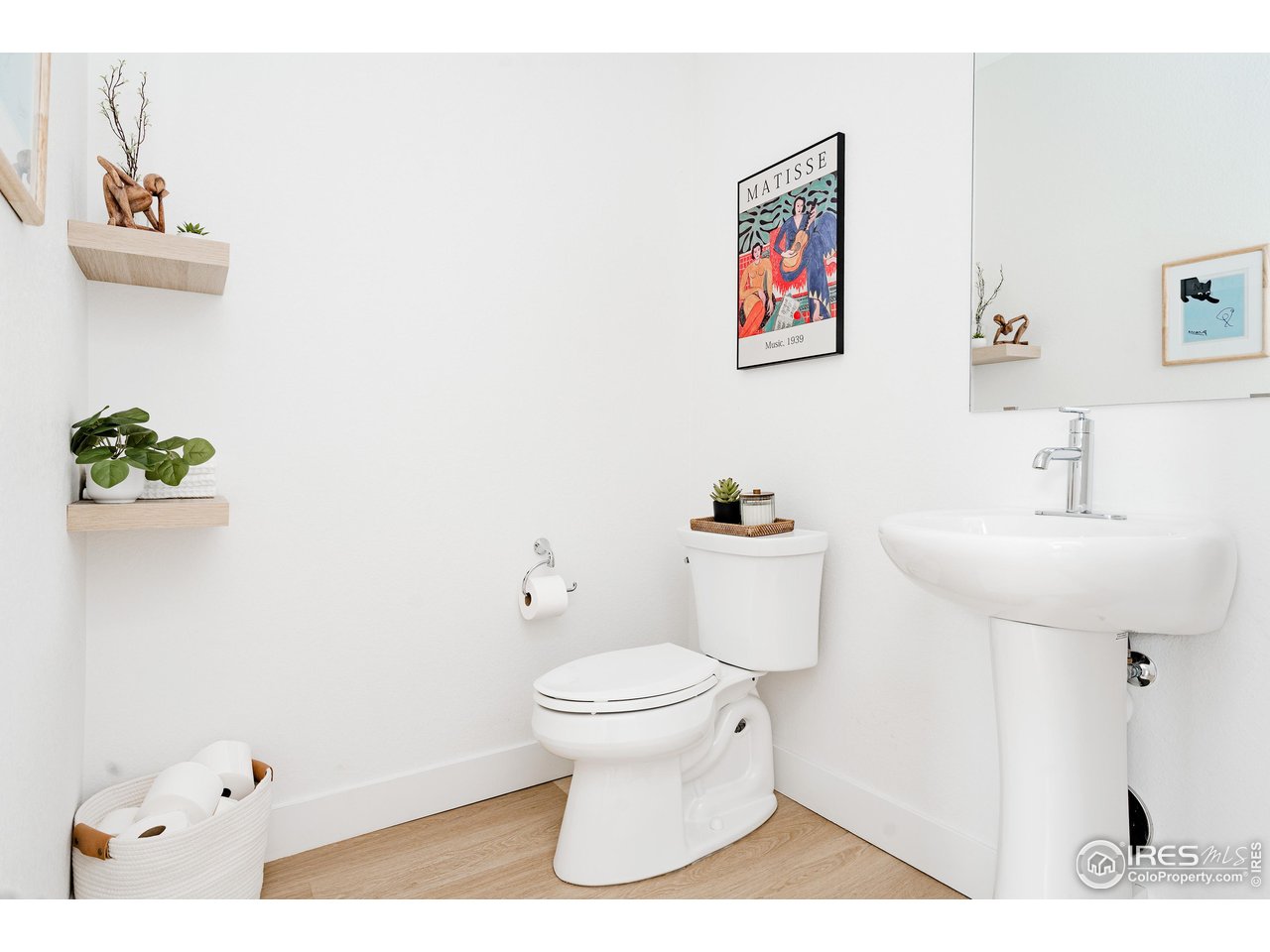 741 24th Street Denver, CO 80205 - Photo 28 of 44 Powder bath on the first level