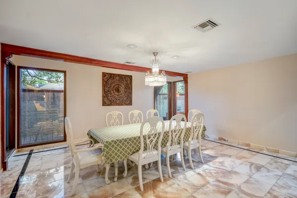 $2,699,000 | 6535 Buffalo Speedway, Houston, TX 77005