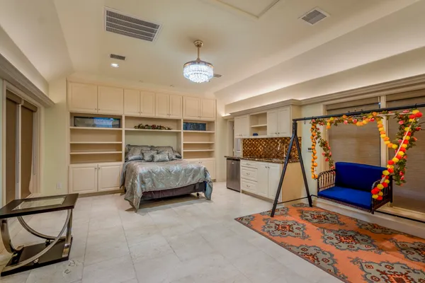 $2,699,000 | 6535 Buffalo Speedway, Houston, TX 77005