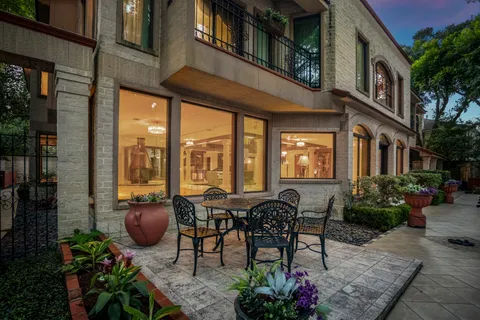 $2,750,000 | 6535 Buffalo Speedway, Houston, TX 77005