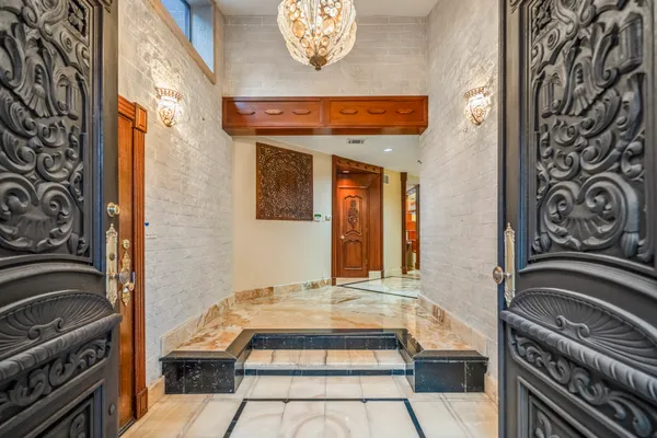 $2,699,000 | 6535 Buffalo Speedway, Houston, TX 77005