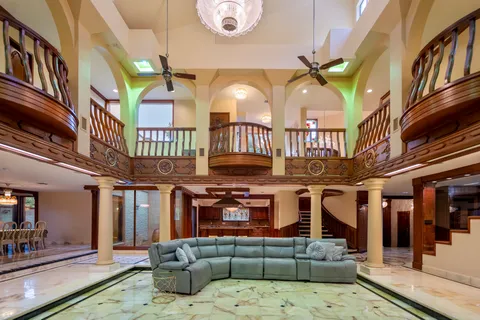 $2,750,000 | 6535 Buffalo Speedway, Houston, TX 77005