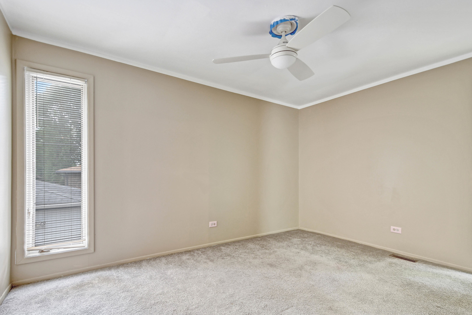 18932 Springfield Avenue Flossmoor, IL 60422 - Photo 12 of 22 an empty room with a window and a ceiling fan