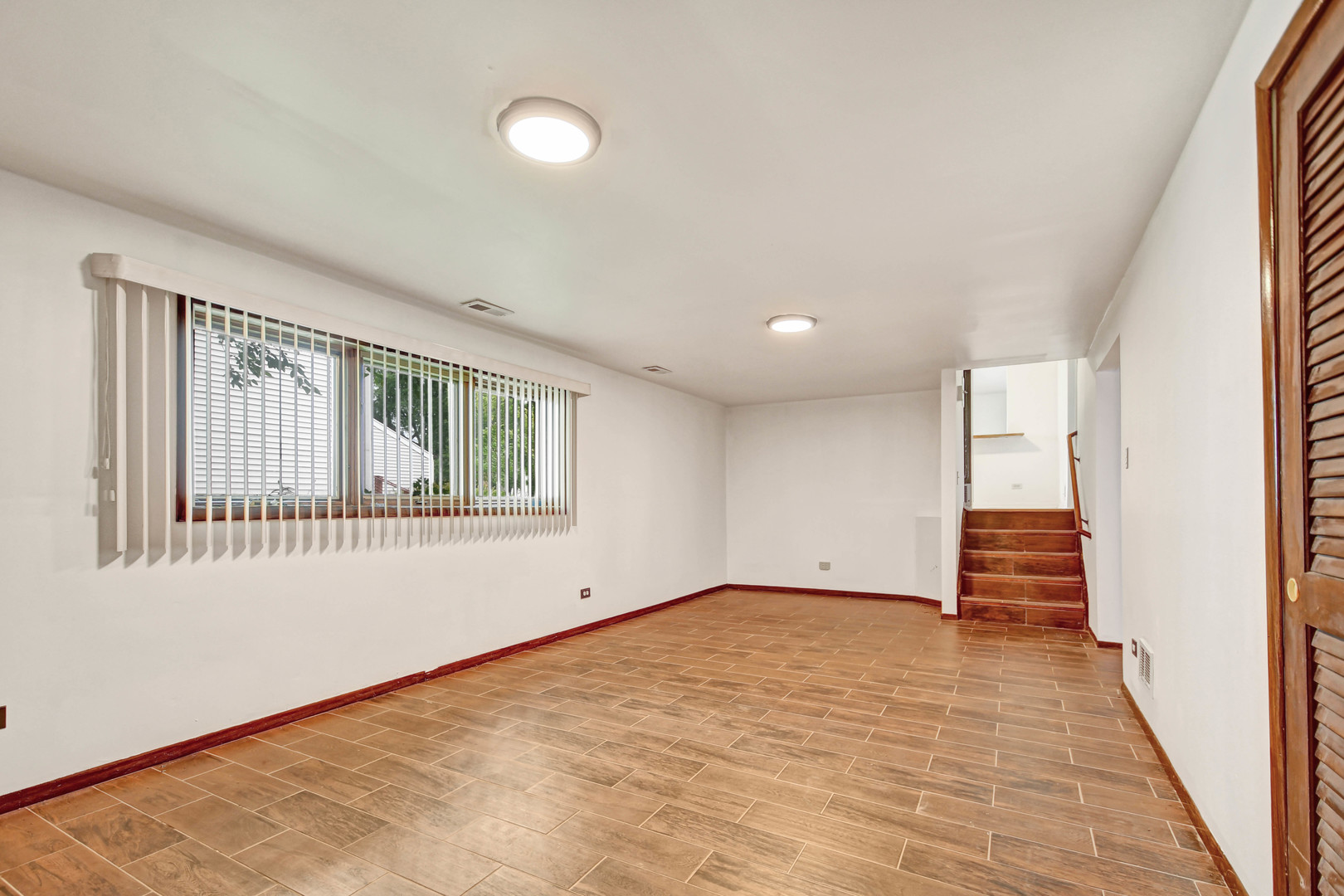 18932 Springfield Avenue Flossmoor, IL 60422 - Photo 14 of 22 a view of an empty room with a window