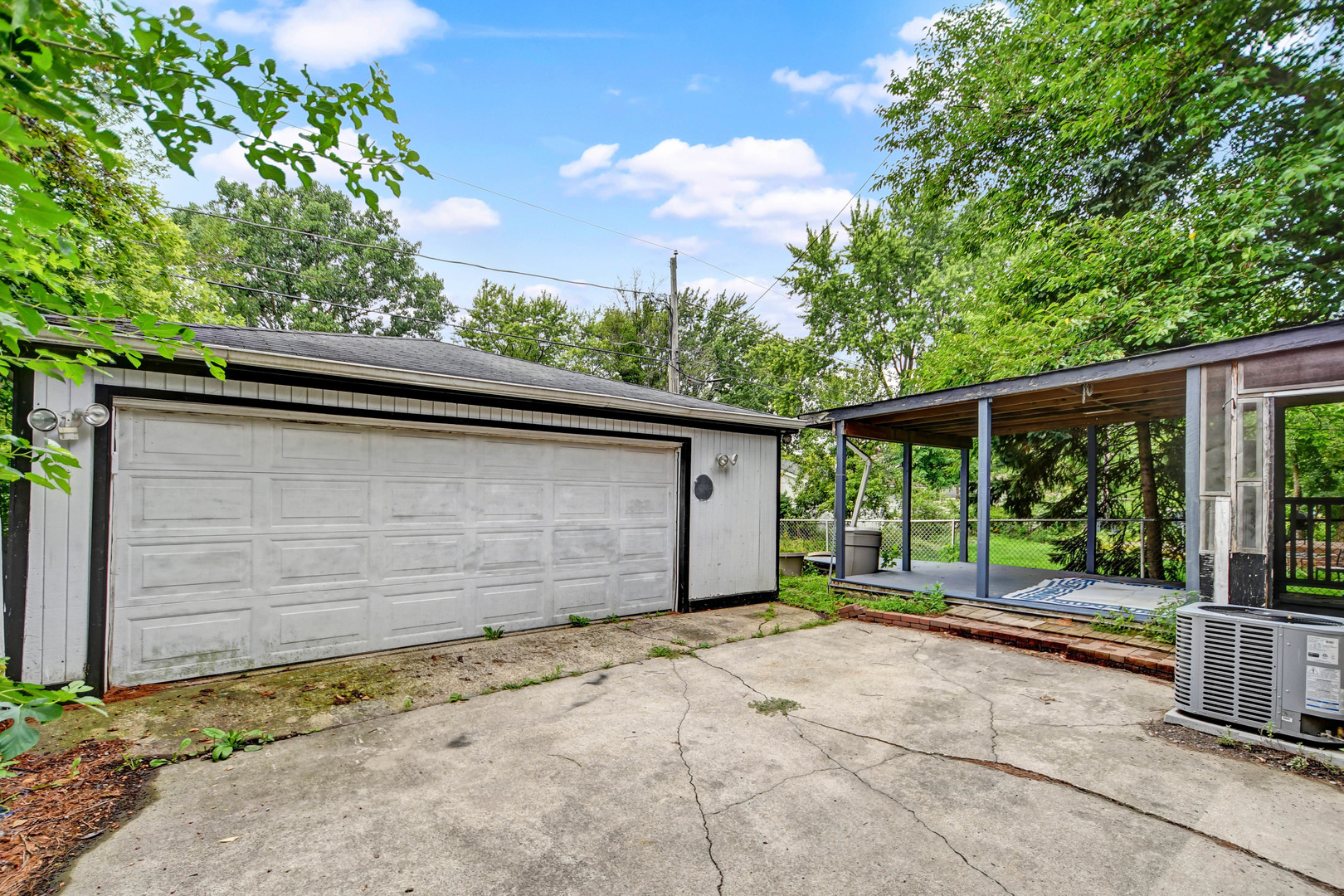 18932 Springfield Avenue Flossmoor, IL 60422 - Photo 22 of 22 a backyard of a house with lots of green space