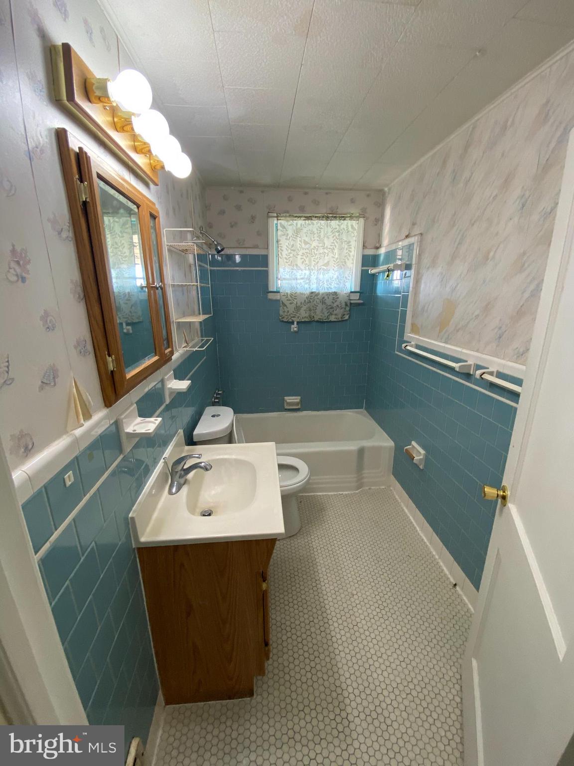 1852 Church Road Baltimore, MD 21222 - Photo 13 of 23 Bath