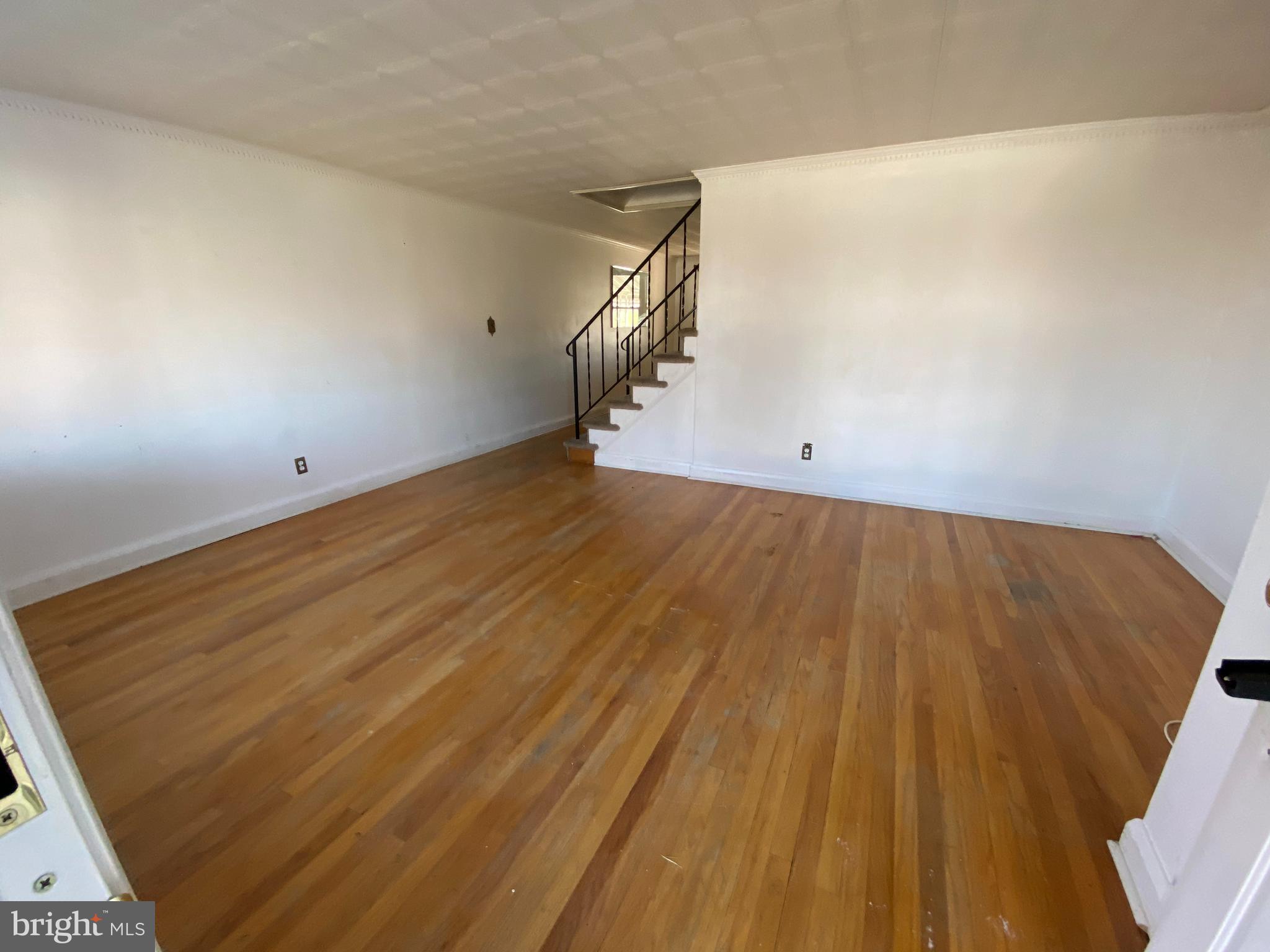 1852 Church Road Baltimore, MD 21222 - Photo 3 of 23 living room