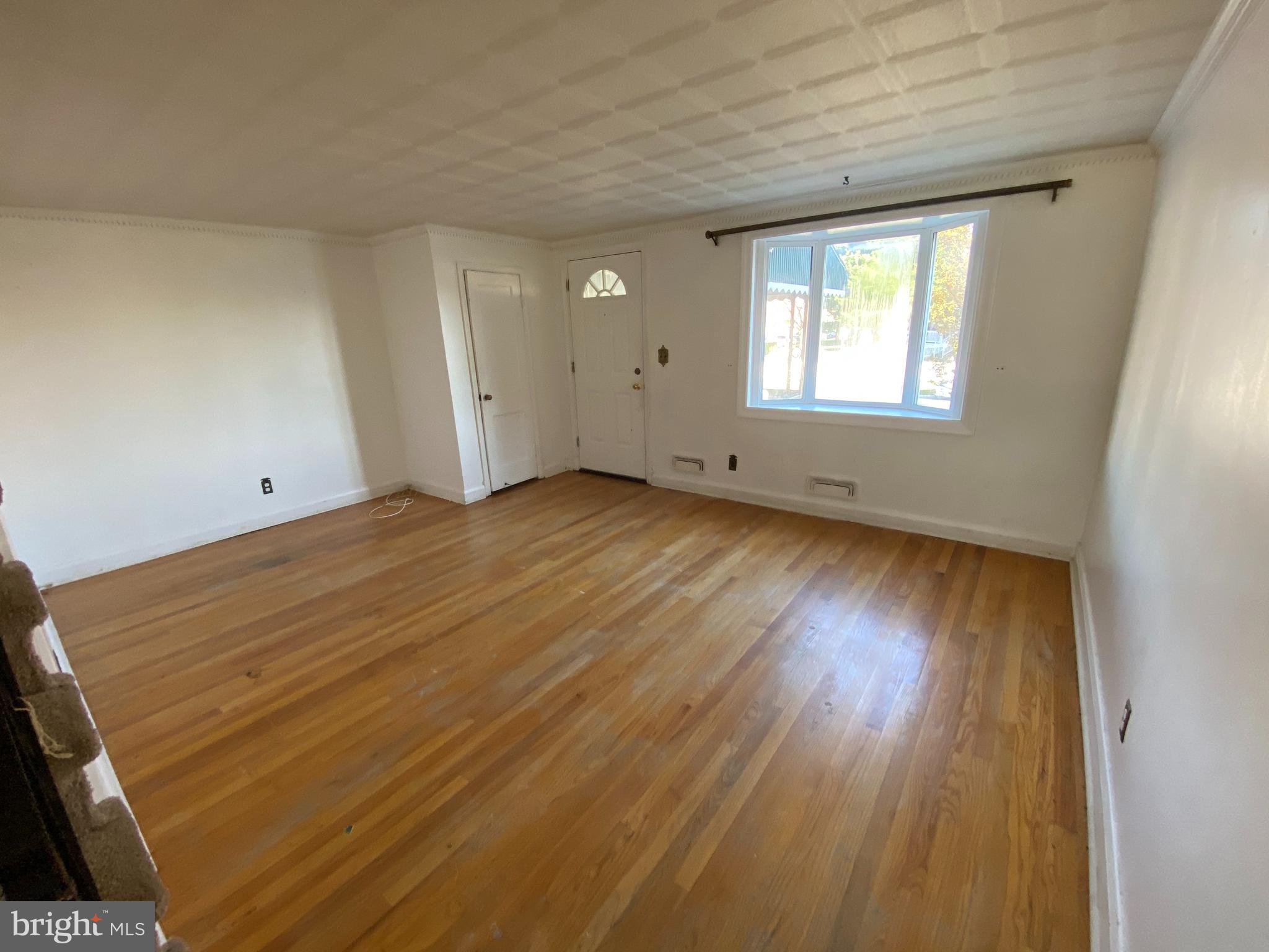 1852 Church Road Baltimore, MD 21222 - Photo 4 of 23 living room
