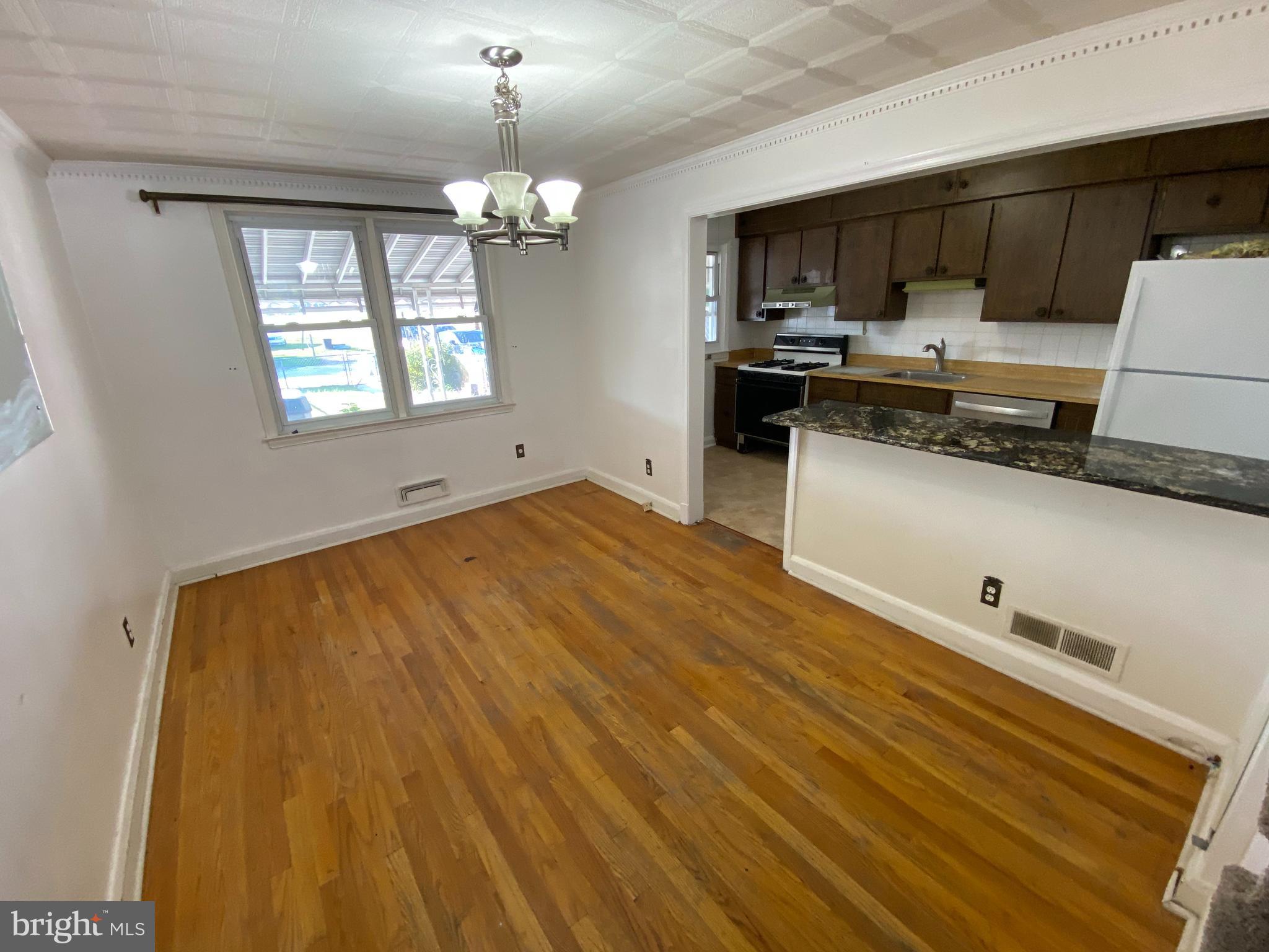 1852 Church Road Baltimore, MD 21222 - Photo 6 of 23 Dinning