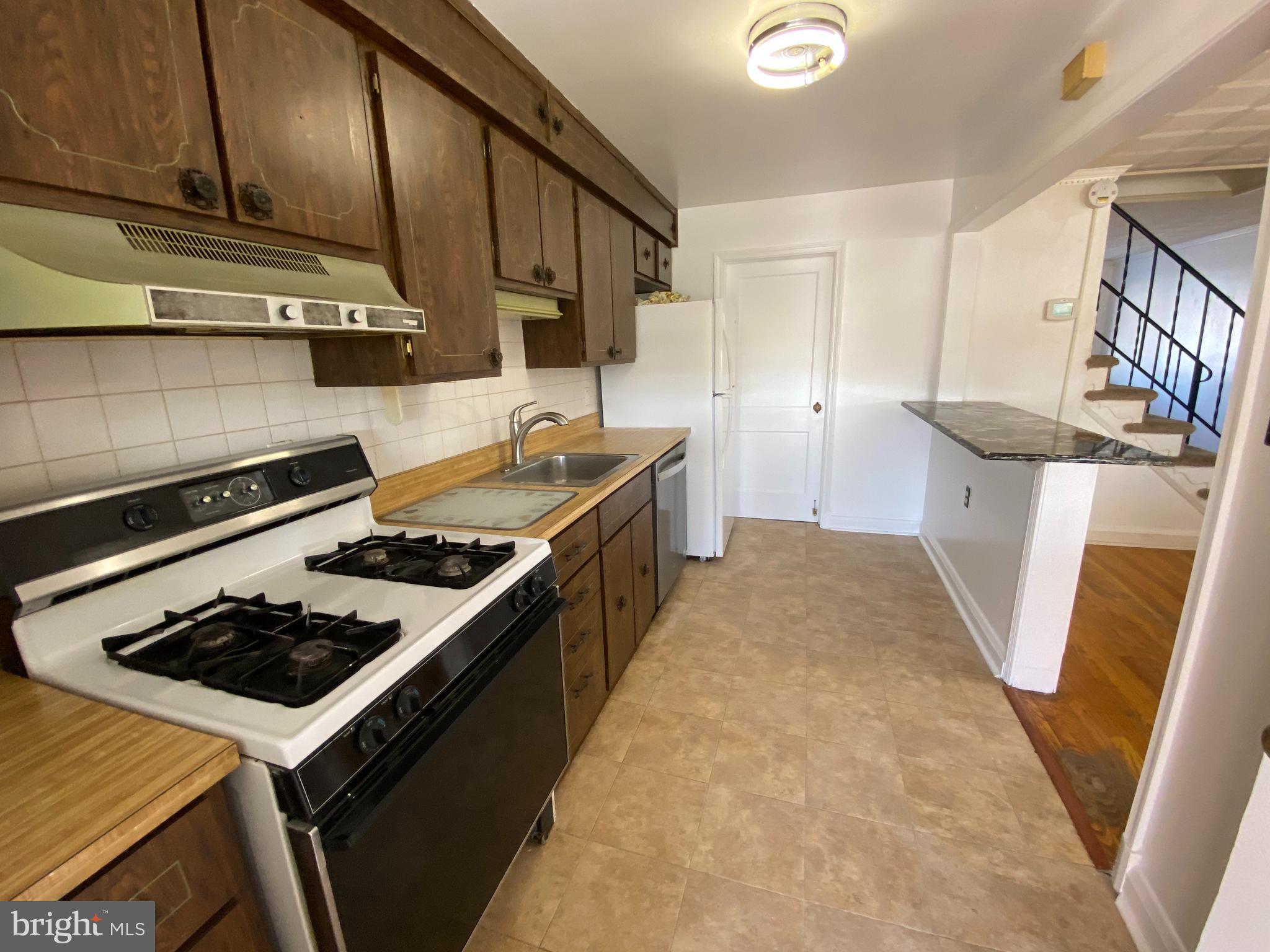 1852 Church Road Baltimore, MD 21222 - Photo 9 of 23 kitchen