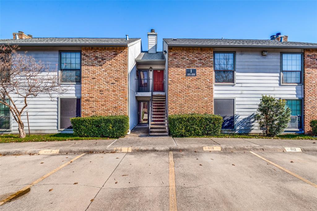 15151 Berry Trail, Unit 106 Dallas, TX 75248 - Photo 23 of 24 a front view of a house with garden