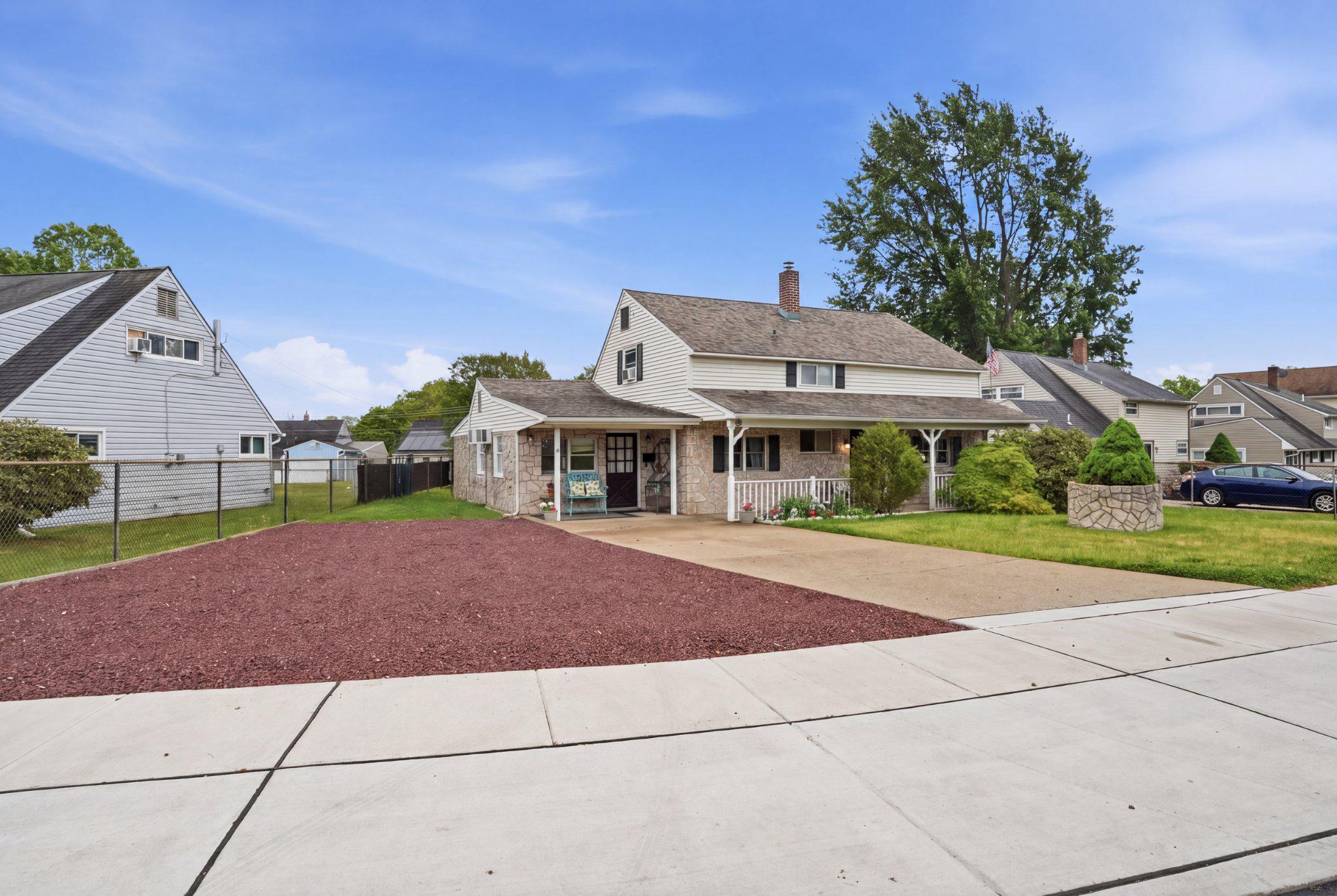 22 Inbrook Road Levittown, PA 19057 - Photo 1 of 26 Gallery Image 1