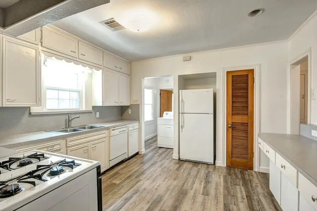 $2,490 | 2030 Gostick Street, Houston, TX 77008