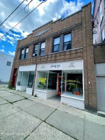 $2,000 | 725 Warren Street, Unit 5, Hudson, NY 12534