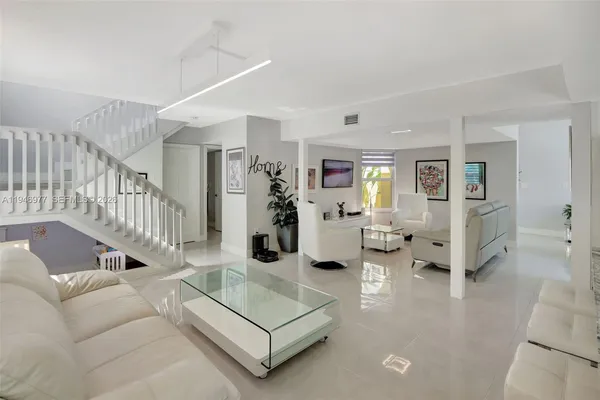 $5,900 | 15481 Southwest 47th Terrace, Unit 15481, Miami, FL 33185