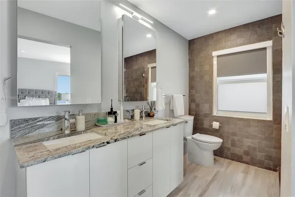 $5,900 | 15481 Southwest 47th Terrace, Unit 15481, Miami, FL 33185