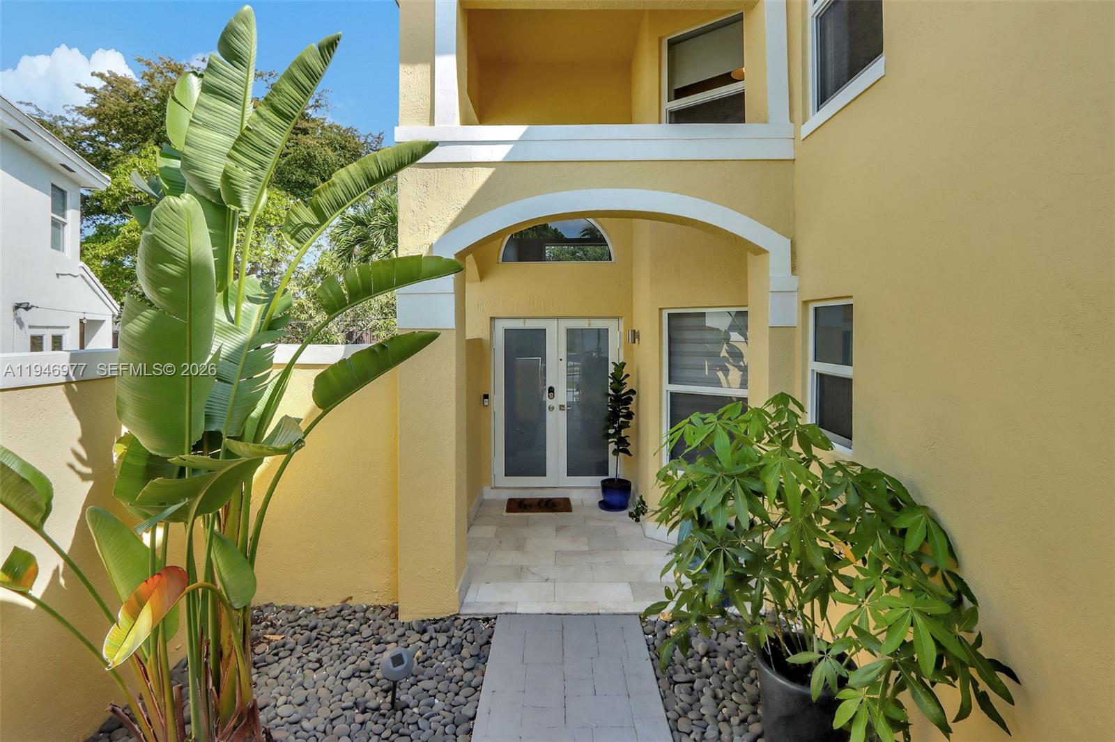 15481 Southwest 47th Terrace, Unit 15481 Miami, FL 33185 - Photo 7 of 29 a front view of a house with garden