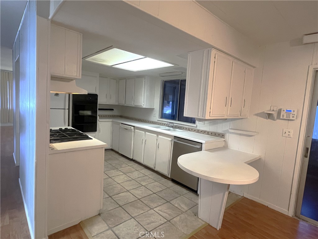 9391 California Avenue, Unit 30 Riverside, CA 92503 - Photo 4 of 13