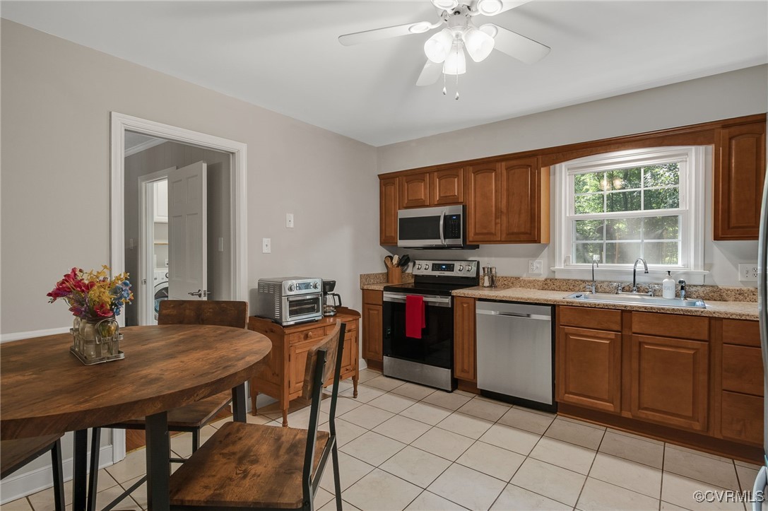 10310 Qualla Road Chesterfield, VA 23832 - Photo 6 of 23 Updateed eat in kitchen