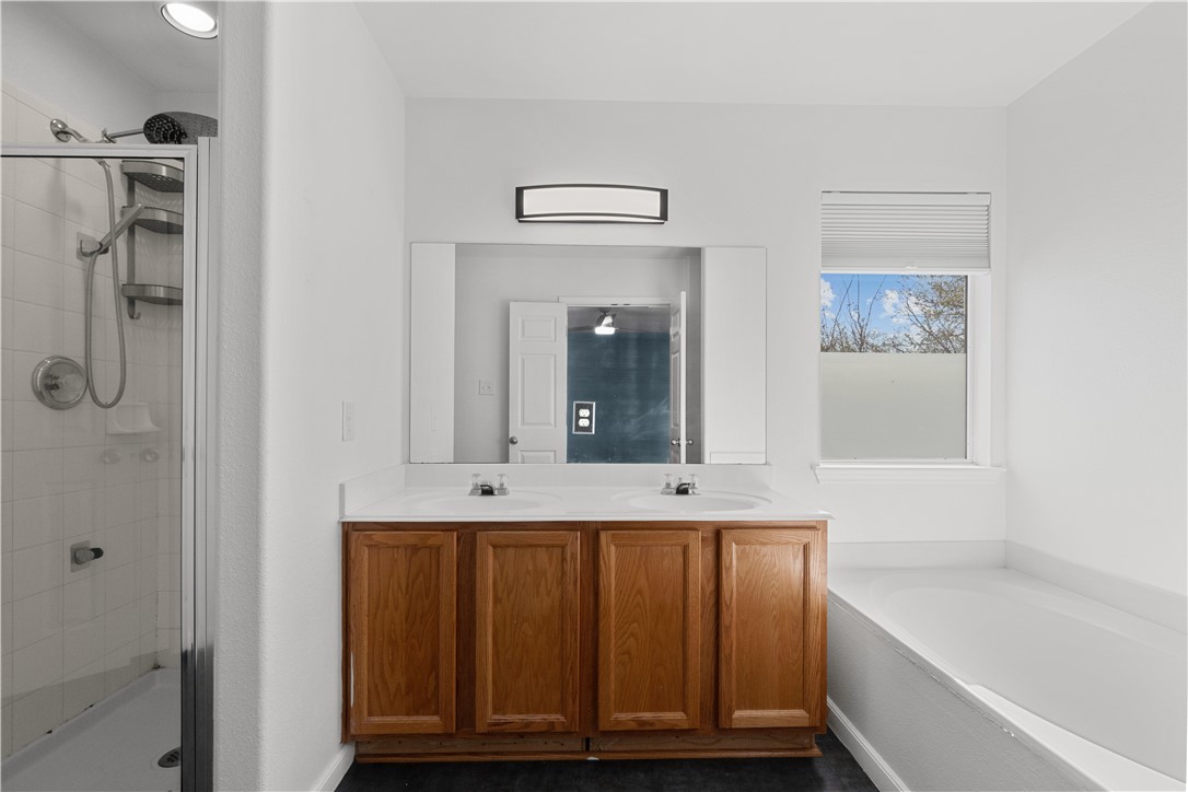 1533 Lorson Loop Round Rock, TX 78665 - Photo 17 of 27 a bathroom with a bathtub and a sink