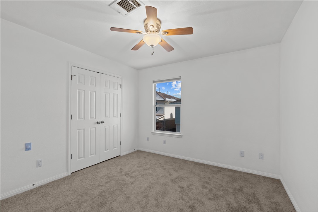 1533 Lorson Loop Round Rock, TX 78665 - Photo 20 of 27 an empty room with chandelier fan