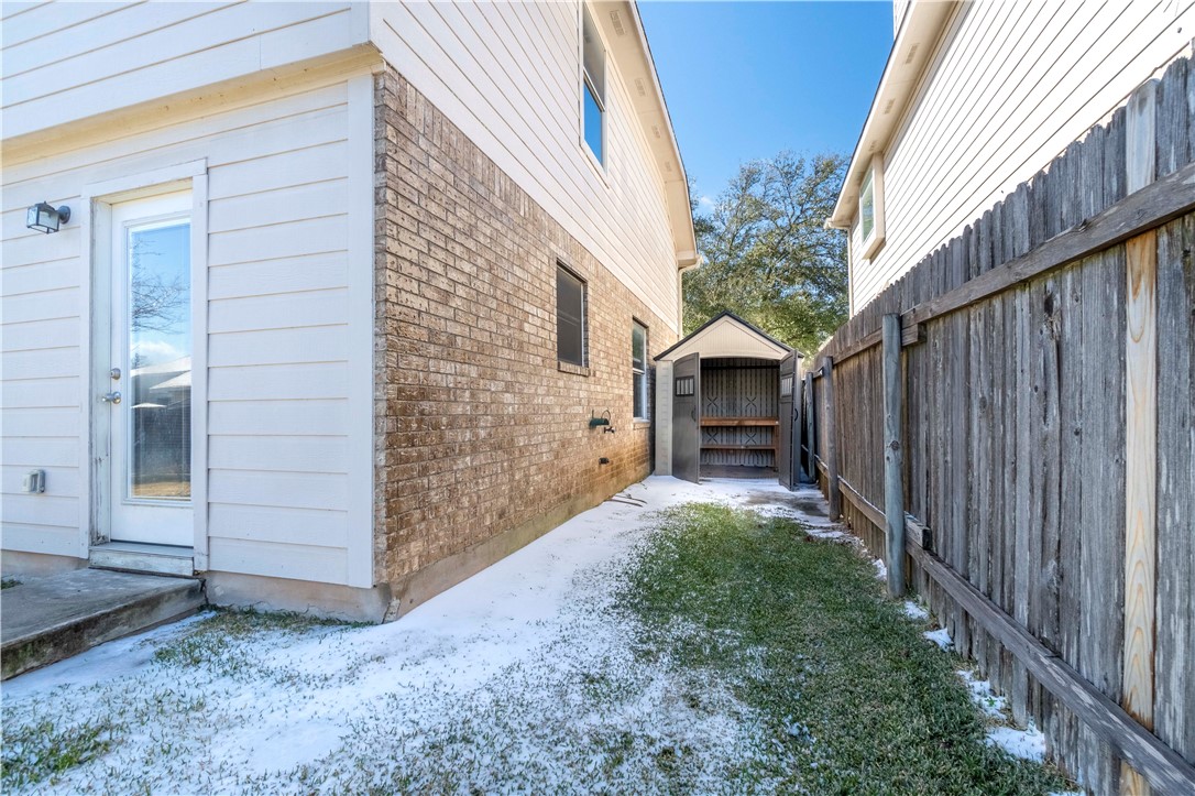 1533 Lorson Loop Round Rock, TX 78665 - Photo 25 of 27 a view of a back yard of the house