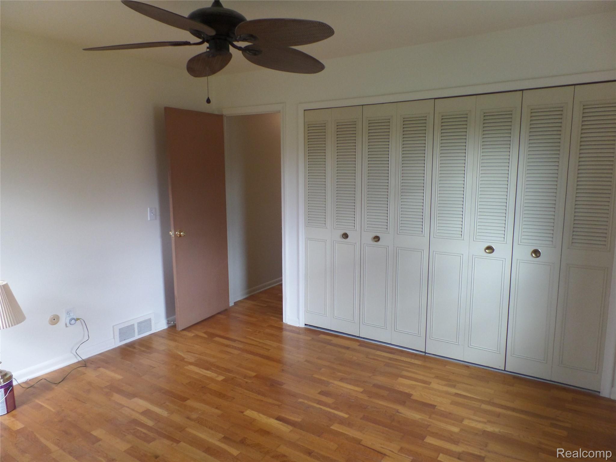 5436 Torrey Road Flint, MI 48507 - Photo 18 of 29 SAM_1038.JPG