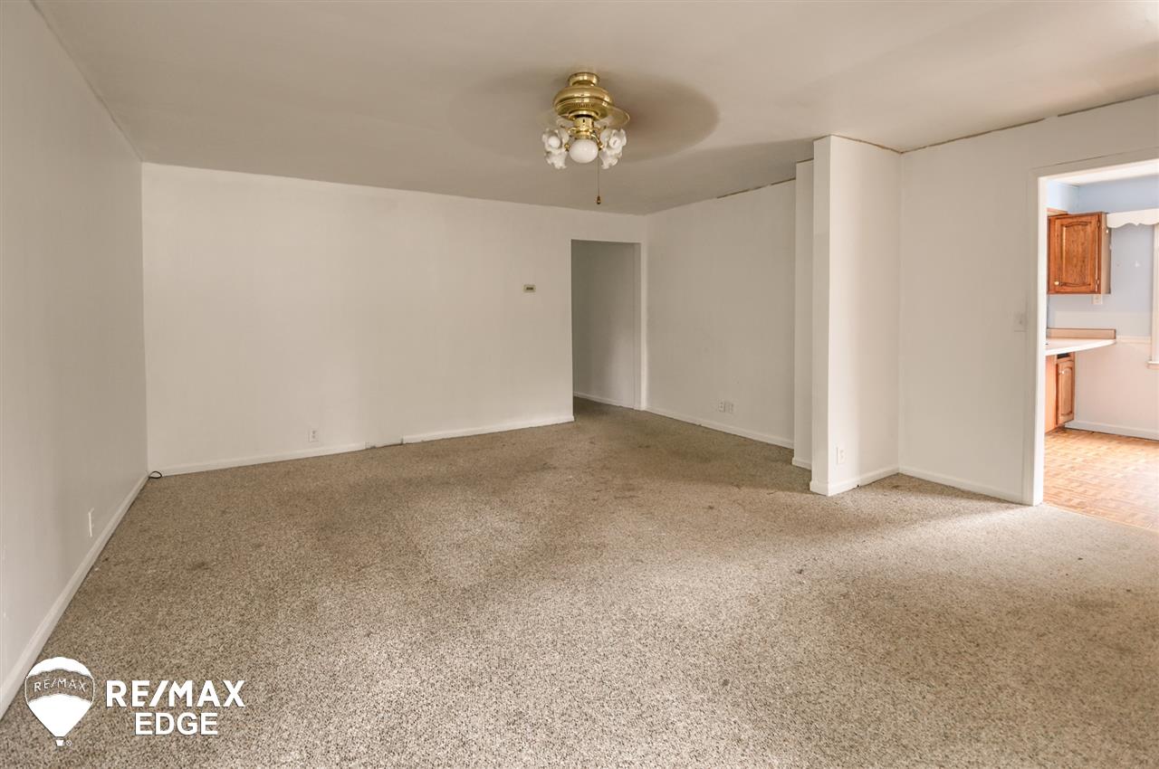 3413 Beveridge Road Flint, MI 48532 - Photo 6 of 15 31391764-5.JPG