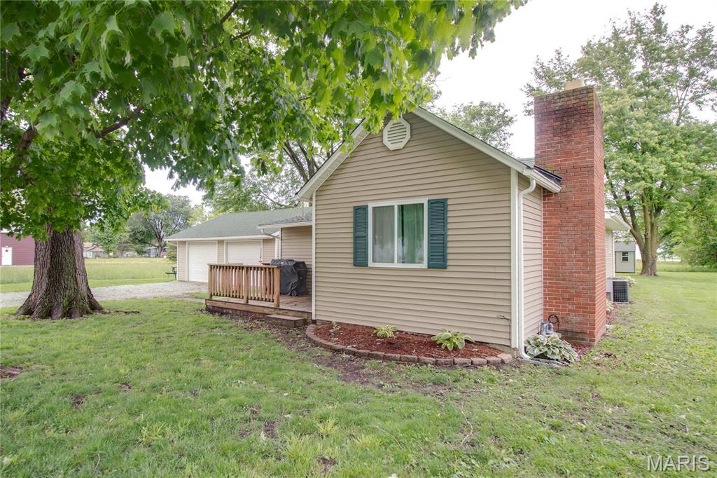 313 East Charles Street Medora, IL 62063 - Photo 4 of 34