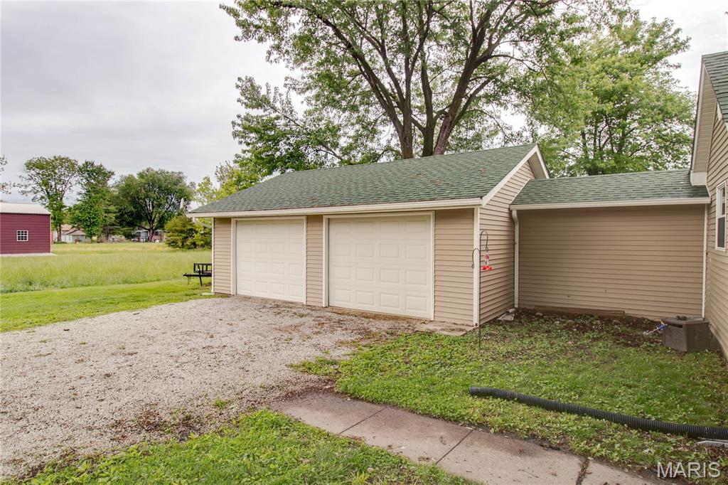 313 East Charles Street Medora, IL 62063 - Photo 6 of 34