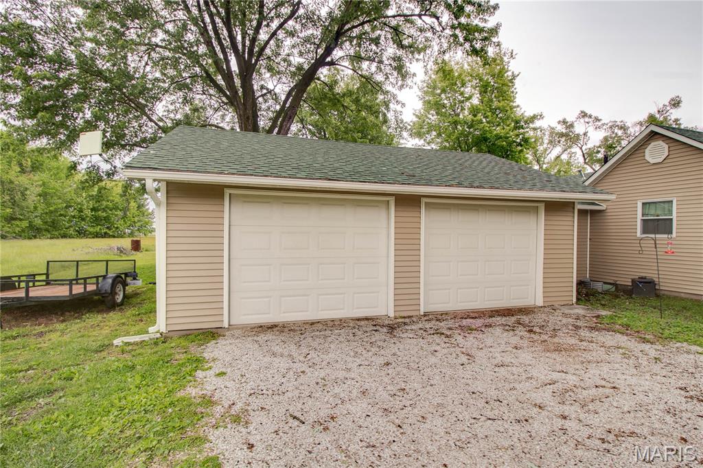 313 East Charles Street Medora, IL 62063 - Photo 7 of 34