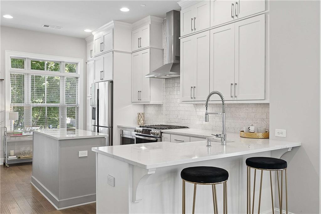 4302 Parkside Place Atlanta, GA 30342 - Photo 7 of 30
