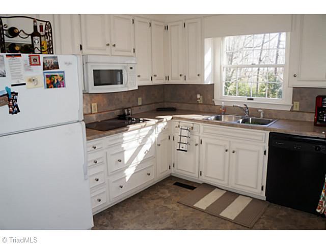 1050 North Rockridge Road Asheboro, NC 27205 - Photo 6 of 16 Kitchen.