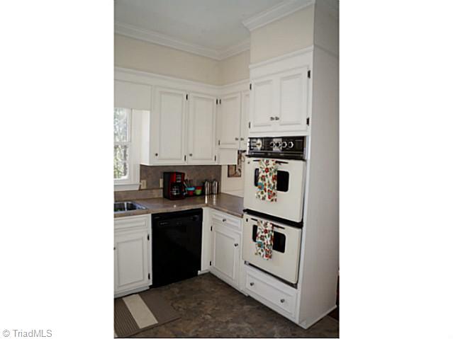 1050 North Rockridge Road Asheboro, NC 27205 - Photo 7 of 16 Kitchen.