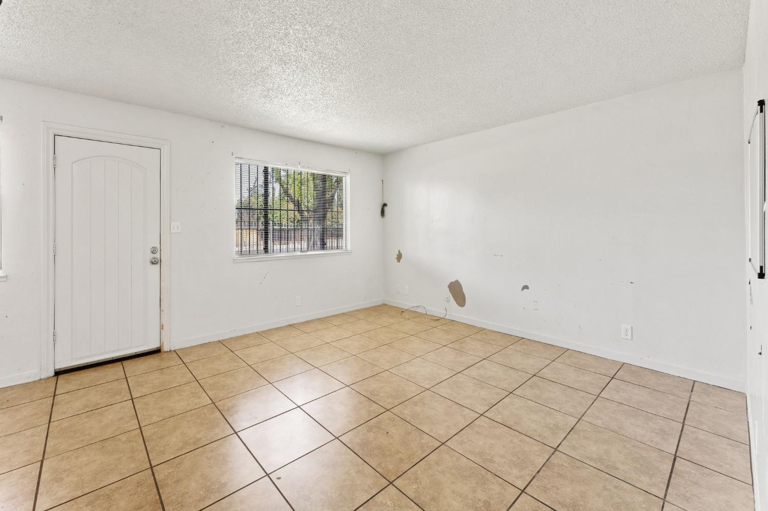 414 East Bianchi Road, Unit 1 Stockton, CA 95207 - Photo 4 of 18