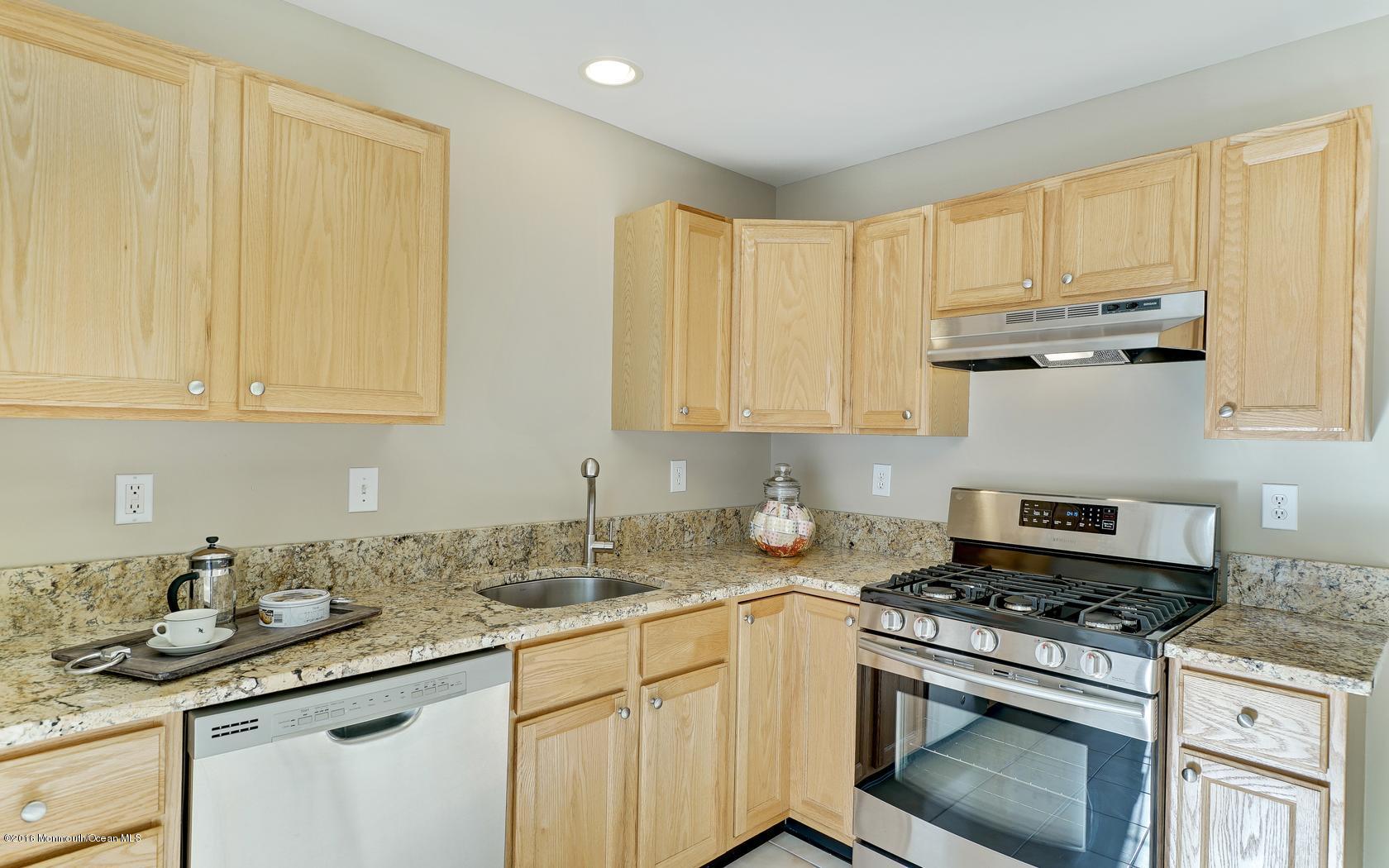 5 Waterville Road Manalapan, NJ 07726 - Photo 13 of 28 3fc0df4d0eb1e536891c0727e1d78107