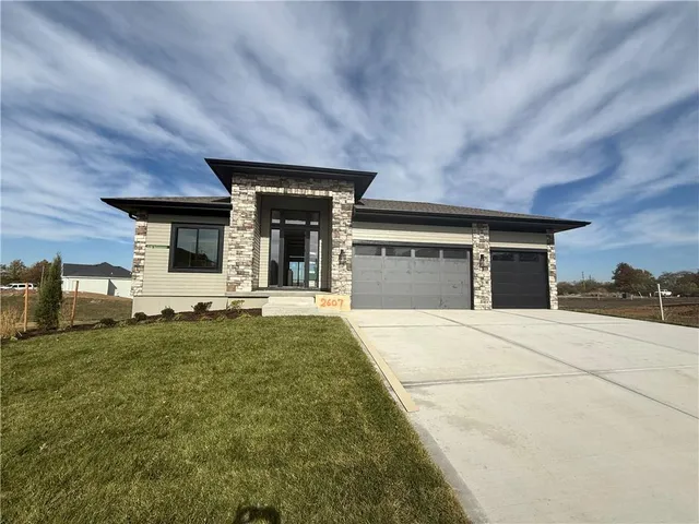 $854,100 | 2607 Northeast Woodland Court, Lee's Summit, MO 64086