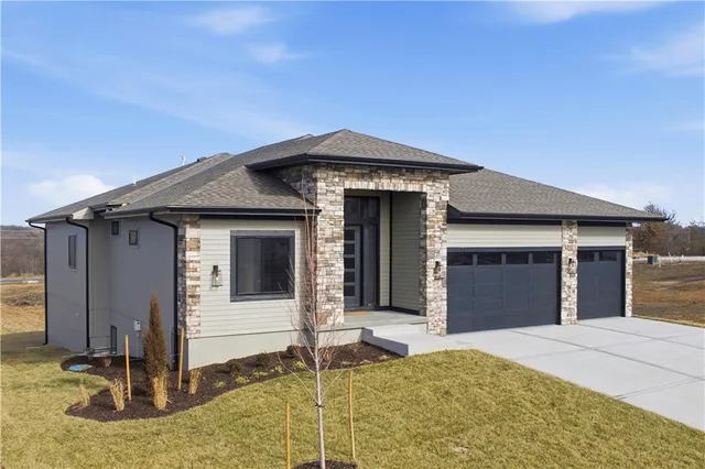 $854,100 | 2607 Northeast Woodland Court, Lee's Summit, MO 64086