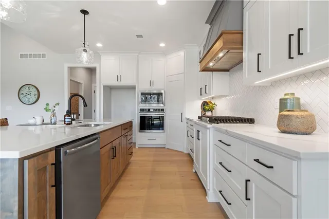 $854,100 | 2607 Northeast Woodland Court, Lee's Summit, MO 64086