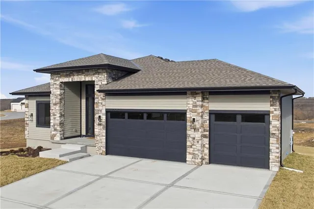 $854,100 | 2607 Northeast Woodland Court, Lee's Summit, MO 64086