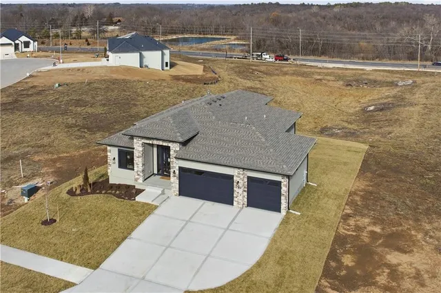 $854,100 | 2607 Northeast Woodland Court, Lee's Summit, MO 64086