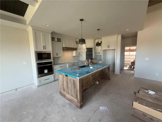 $854,100 | 2607 Northeast Woodland Court, Lee's Summit, MO 64086