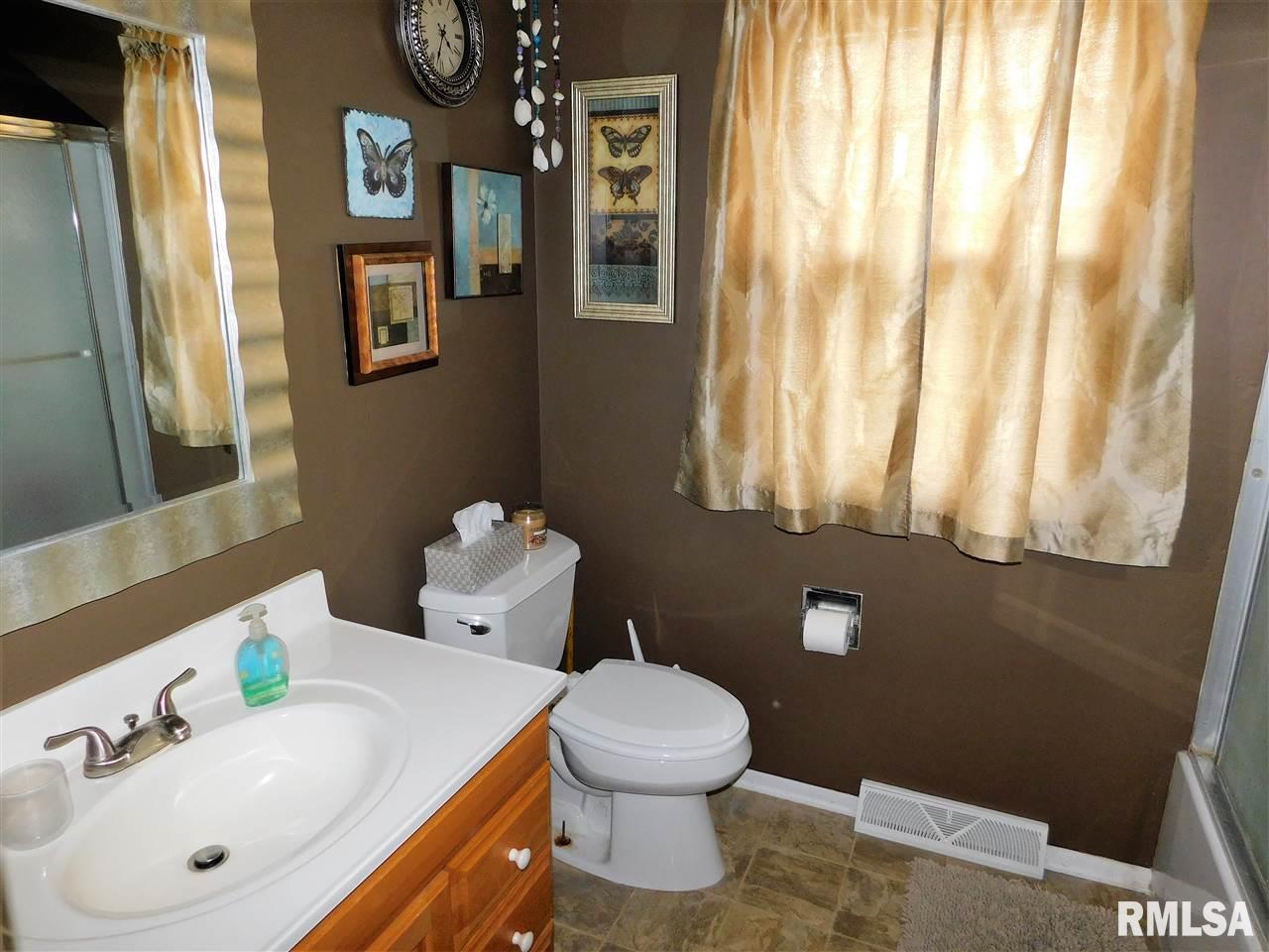 702 Westerfield Road Davenport, IA 52806 - Photo 11 of 17 Gallery Image 11