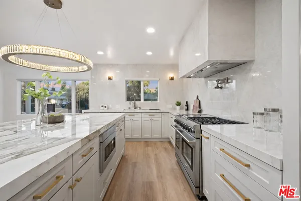 $3,000,000 | 5439 Gentry Avenue, Valley Village, CA 91607
