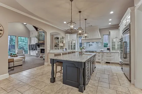 $1,900,000 | 66 South Player Manor Circle, The Woodlands, TX 77382