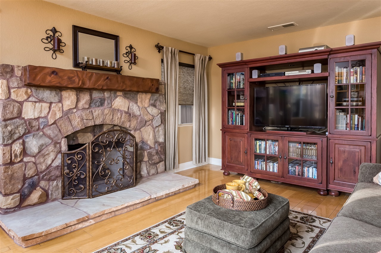 2319 Terraza Ribera Carlsbad, CA 92009 - Photo 8 of 25