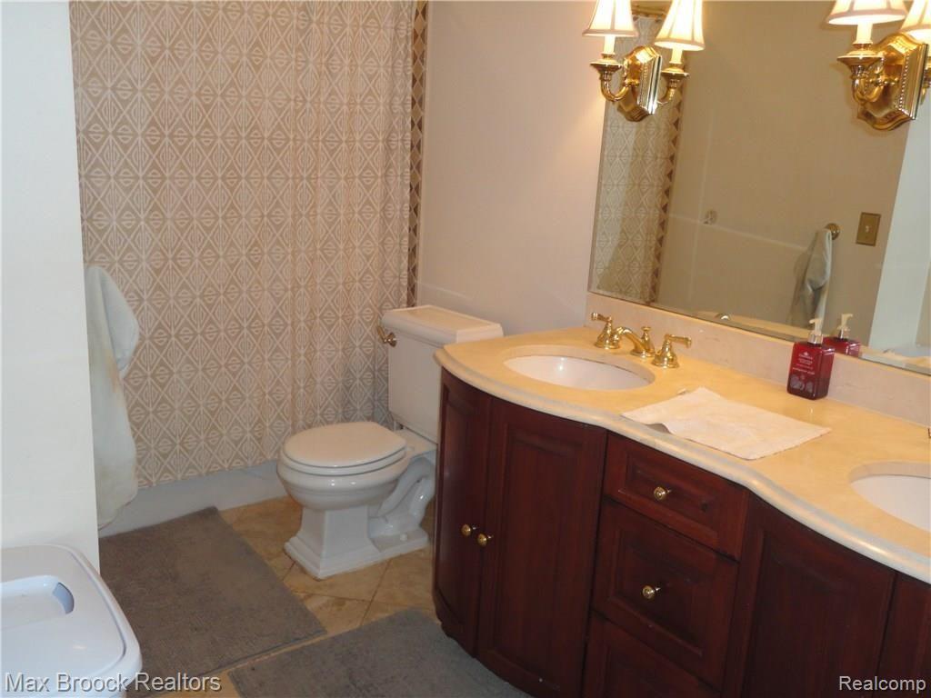 681 Hidden Ridge Drive Troy, MI 48083 - Photo 14 of 20