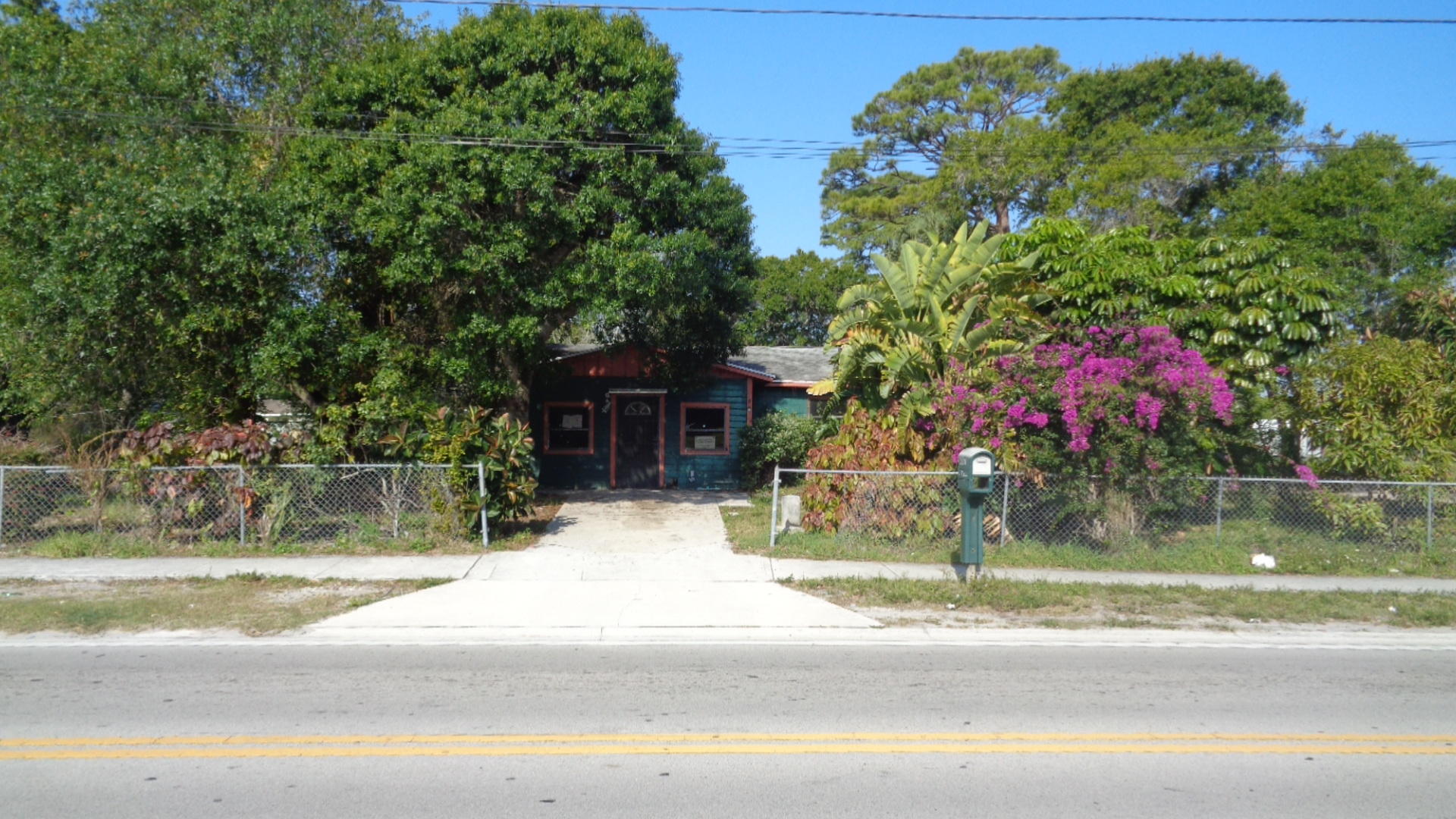 407 North 29th Street Fort Pierce, FL 34947 - Photo 2 of 14 DSC07359