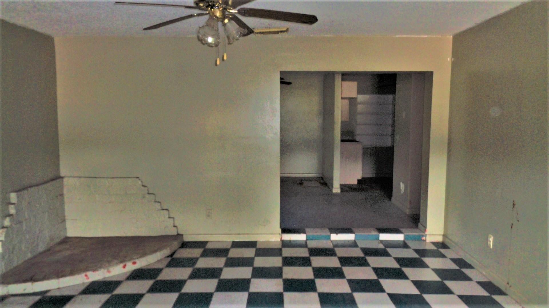 407 North 29th Street Fort Pierce, FL 34947 - Photo 4 of 14 DSC07365